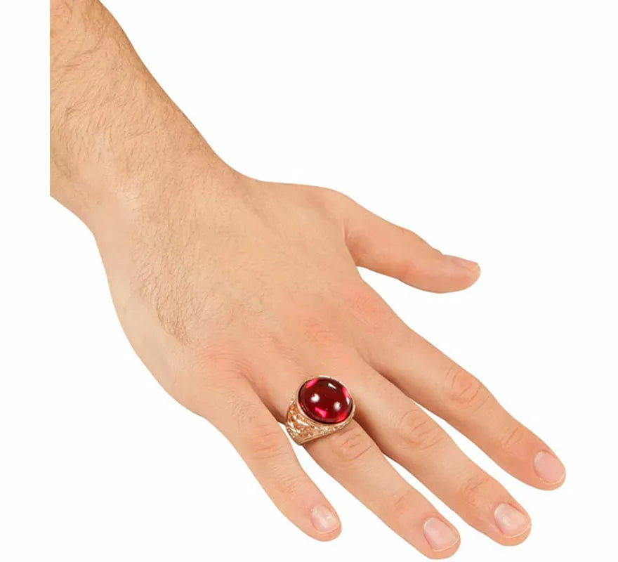 Anillo dorado con Gema roja