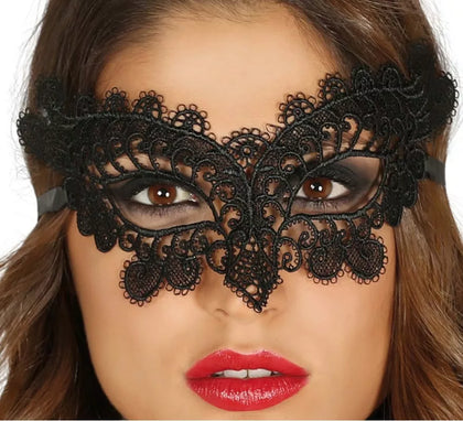 Antifaz con Bordado Negro