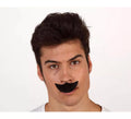 Bigote curvado negro