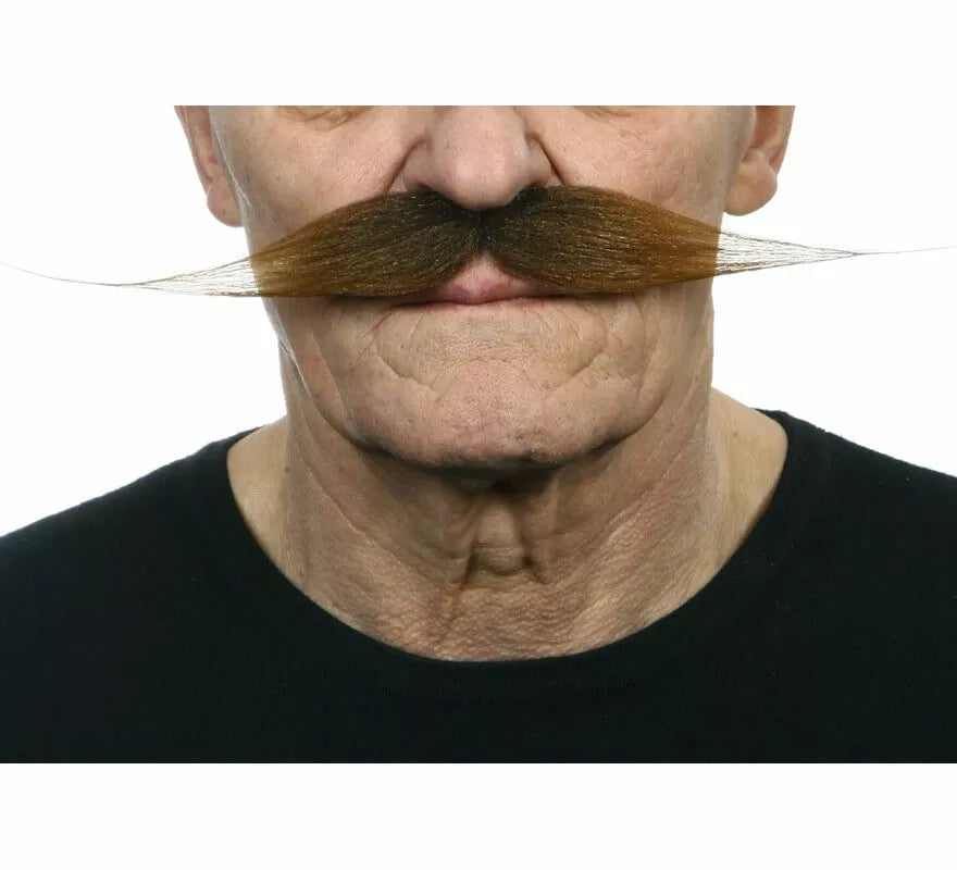 Bigote grande marrón