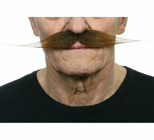 Bigote grande marrón