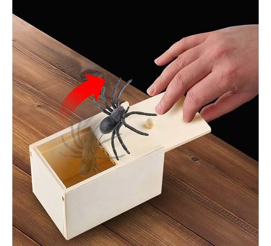 Translation missing: en.Caja de Madera con Araña de Broma