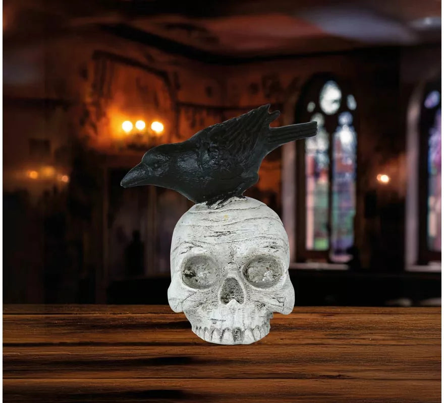 Calavera con Cuervo de Resina de 14x9 cm
