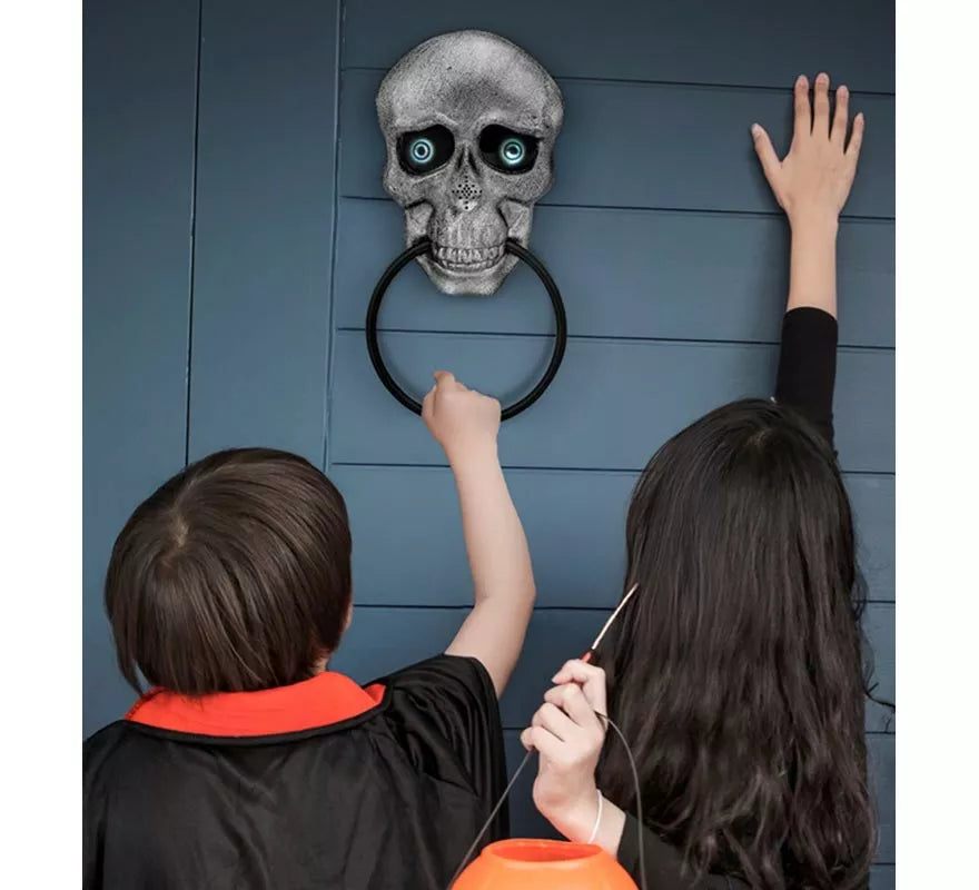 Calavera para Puerta con Ojos Animados y Voz Espeluznante