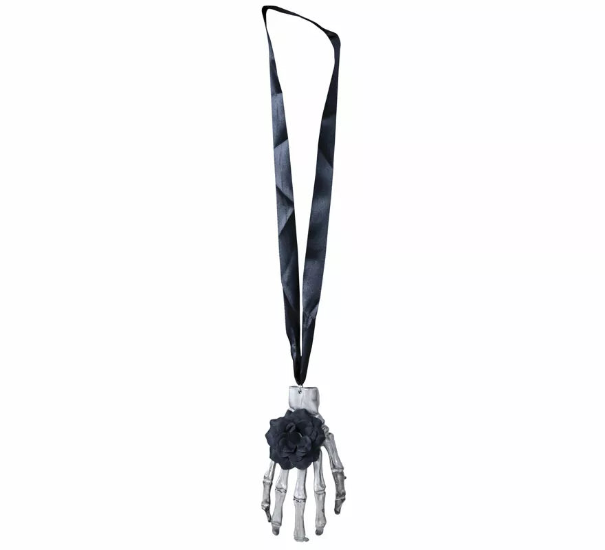 Collar con Cinta y Mano Esqueleto Grande