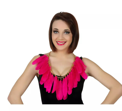Collar con plumas de color rosa