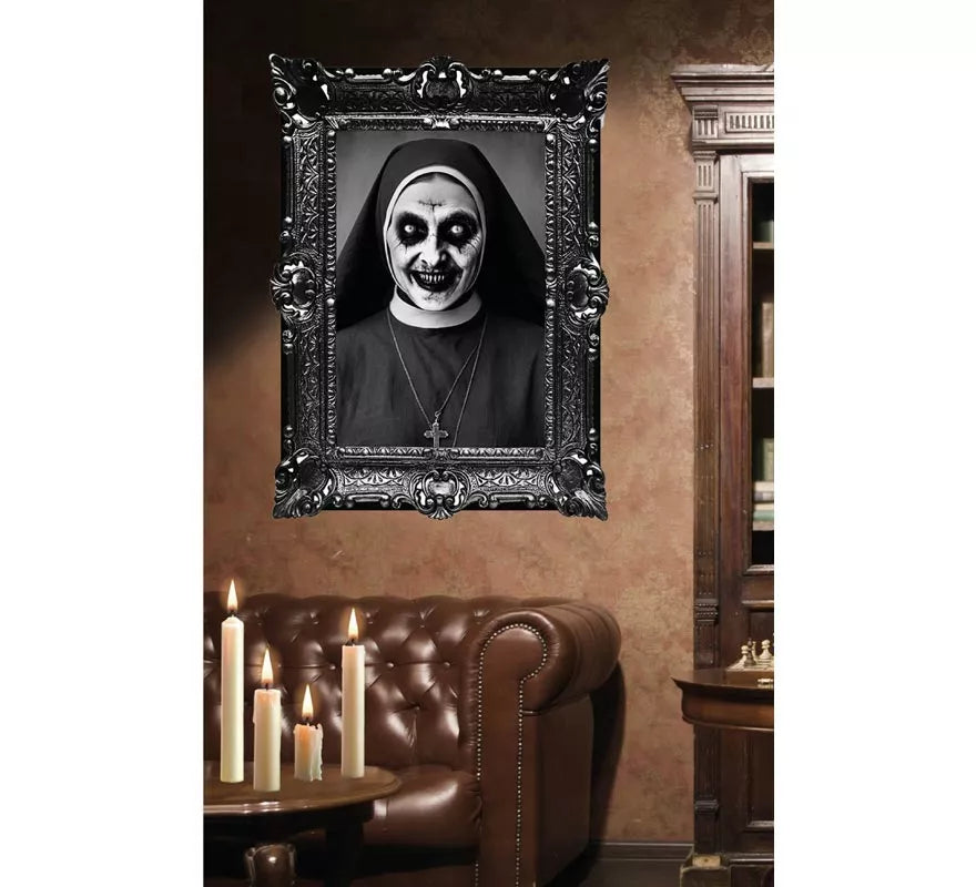 Cuadro Adhesivo de Terror Monja Asesina de 58x45 cm
