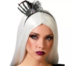 Tiara de aranha e mão de esqueleto