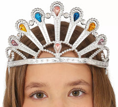 Tiara de princesa prateada com pedras preciosas