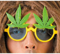 Gafas de Rastafari con hojas de Marihuana