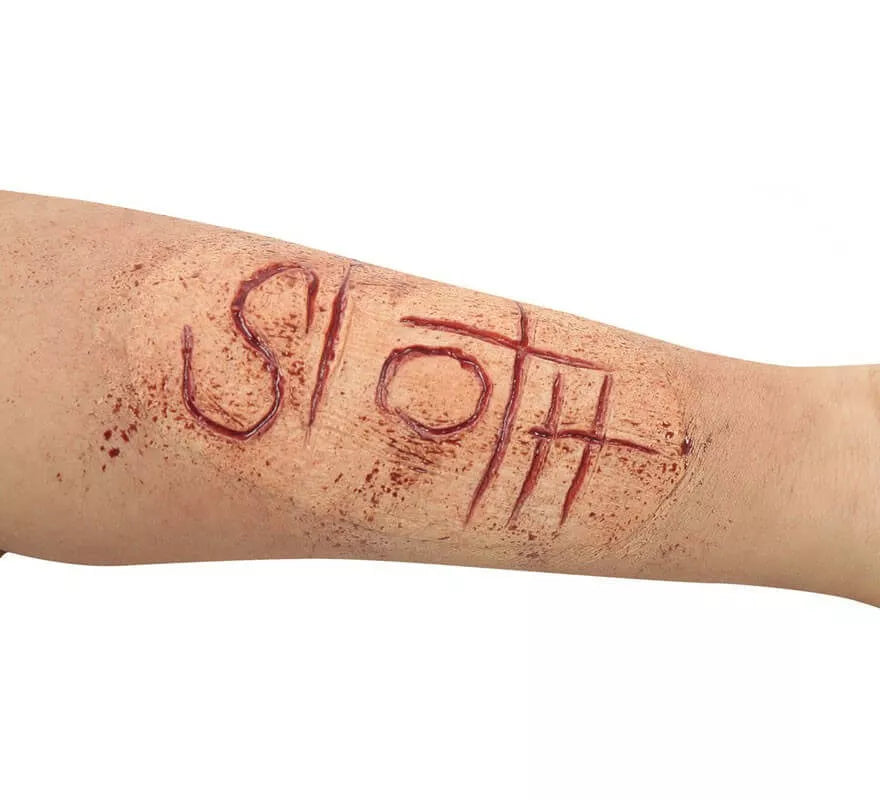 Maquillaje FXs de Letras Sloth Pereza