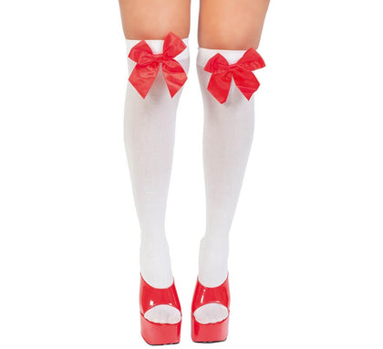 Medias blancas con lazo rojo