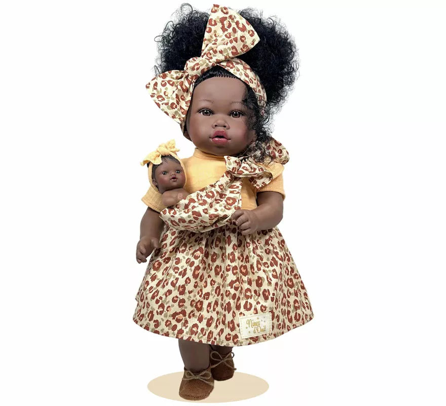 Muñeca Addis con Bebé y Vestido Animal Print de 45 cm