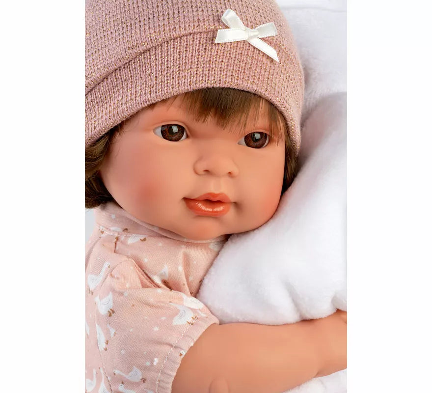 Translation missing: en.Muñeca Carla Llorona de 42 cm con Mantita y Conjunto