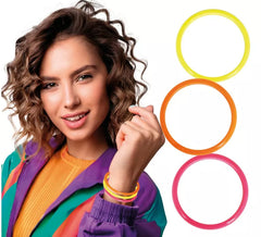 Conjunto de 4 pulseiras de 7,5 cm em cores sortidas.