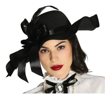 Pamela Negra con Plumas