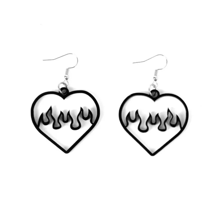 Translation missing: en.Pendientes de Corazones negros en llamas
