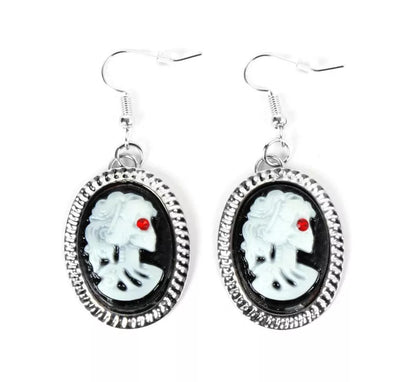 Pendientes de Vampiresa de época