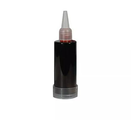 Sangre líquida de color oscuro de 100 ml.