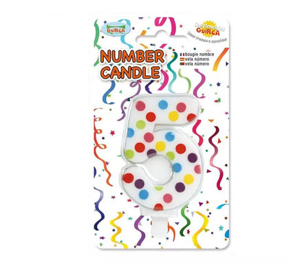 Vela Puntitos de colores con el número 5.