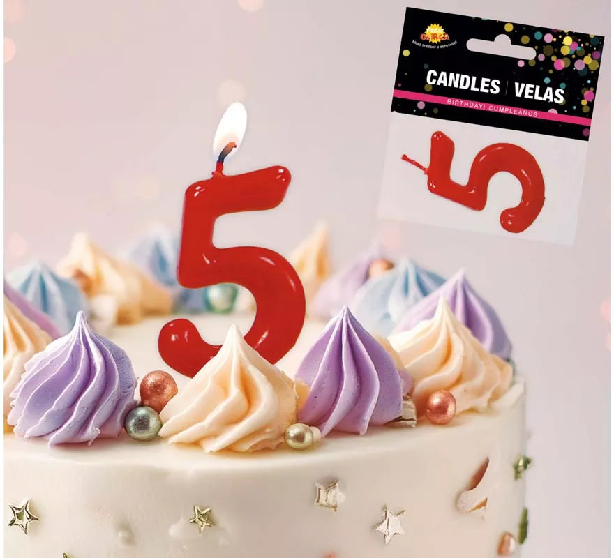 Vela roja con el número 5 para cumpleaños