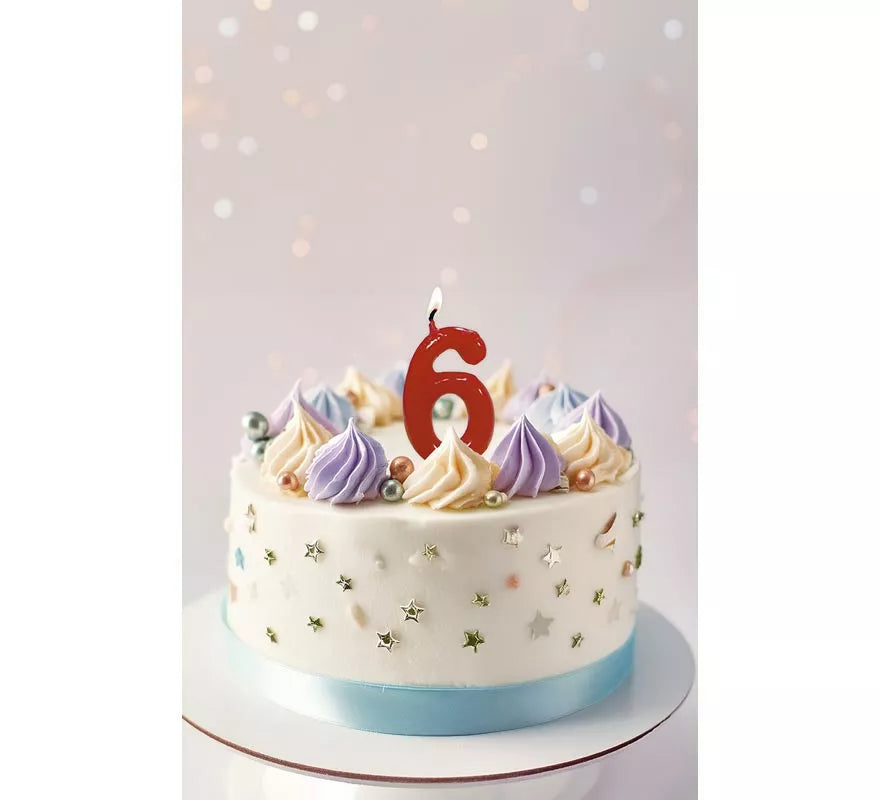 Vela roja con el número 6 para cumpleaños